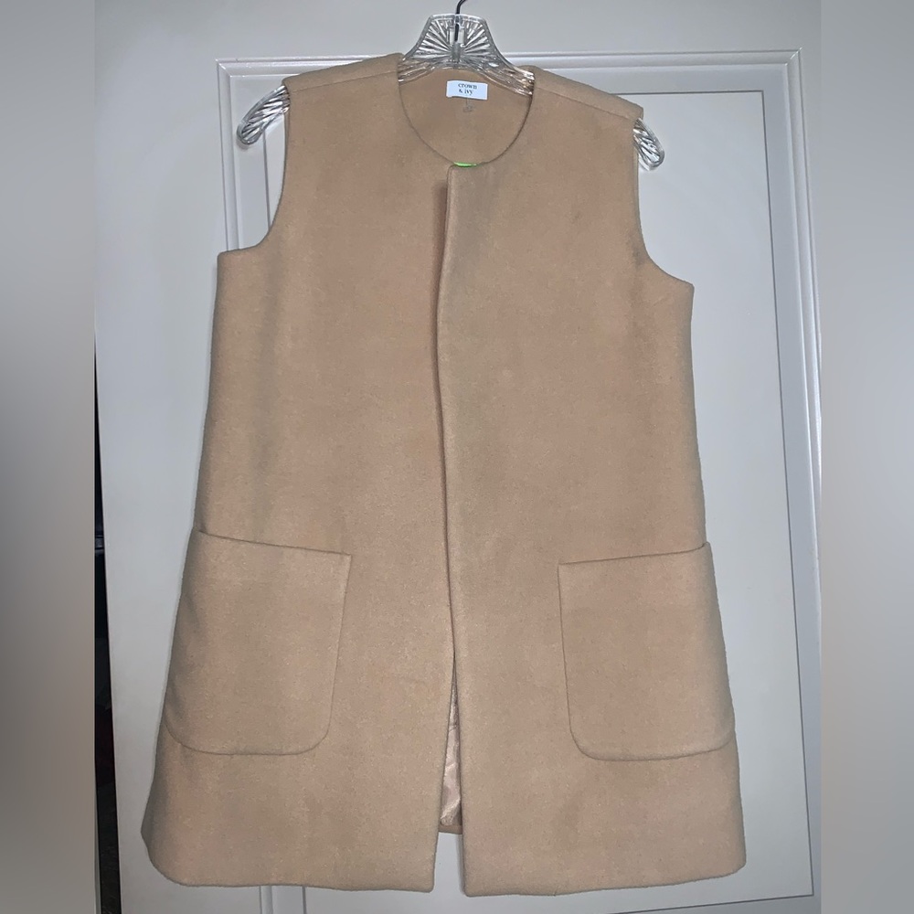 NWOT‼️ Tan Crown & Ivy Vest